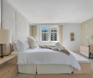 Photo 3 - Stunning Oceanfront 1BR 1 Hotel