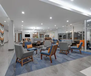 Photo 4 - La Quinta Inn & Suites by Wyndham Eagle Pass