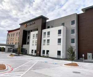 Photo 2 - La Quinta Inn & Suites by Wyndham Eagle Pass
