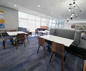 Photo 3 - La Quinta Inn & Suites by Wyndham Eagle Pass