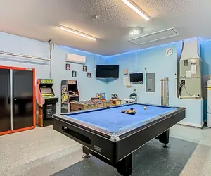 Photo 4 - Family Villa w Pool Gameroom-low September Rates