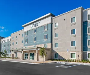 Photo 2 - WoodSpring Suites Palm Springs – West Palm Beach
