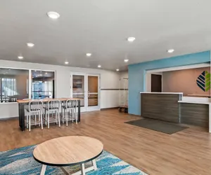 Photo 3 - WoodSpring Suites Palm Springs – West Palm Beach