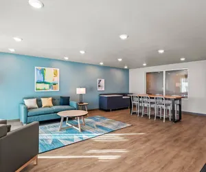 Photo 4 - WoodSpring Suites Palm Springs – West Palm Beach