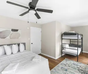 Photo 5 - 21st Street Evergreen Charm