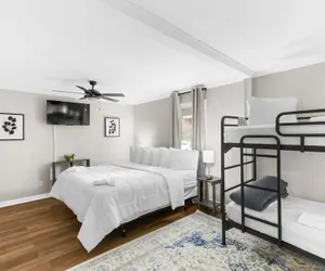 Photo 4 - 21st Street Evergreen Charm