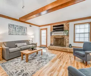 Photo 2 - Hardwood Guesthouse