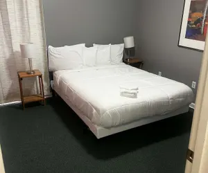 Photo 5 - Hardwood Guesthouse