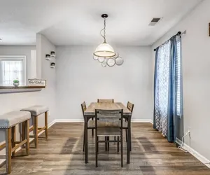 Photo 4 - Cedar Ave Escape