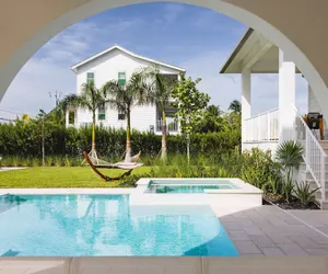 Photo 2 - Brand New The Greenmoor House With Pool
