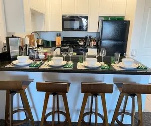 Photo 2 - MCM Styled Condo Sleeps 4 Pool hot tub