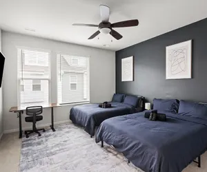 Photo 3 - King 3BR Townhouse in Camp North End