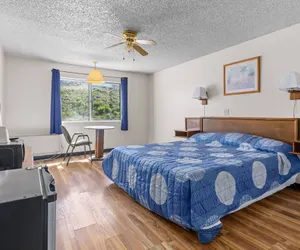 Photo 5 - Luxury Inn