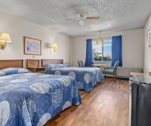 Photo 4 - Luxury Inn