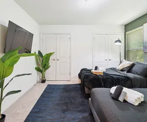 Photo 4 - King 3BR Townhouse Mins to Cary NC State