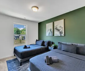 Photo 3 - King 3BR Townhouse Mins to Cary NC State