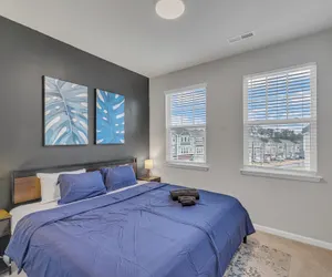Photo 4 - King 4BR Townhouse to Downtown Durham