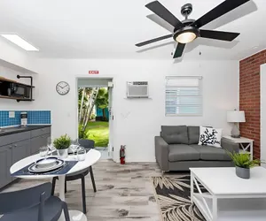 Photo 3 - Luna Beach House in Hollywood