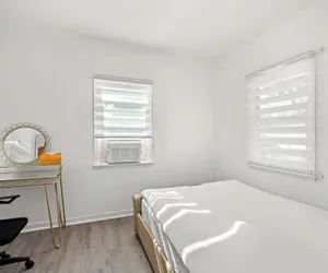 Photo 4 - Near LA Cozy Home With Full Kitchen & Laundry