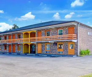 Photo 2 - Hotel O Deluxe Inn Kingstree Sc Hwy 52