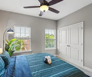 Photo 4 - Upscale King 3BR Townhouse in Pineville