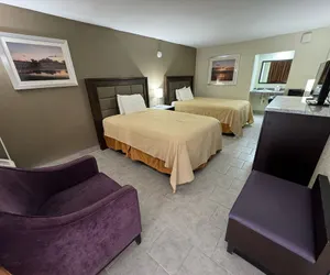 Photo 4 - River Palm Hotel
