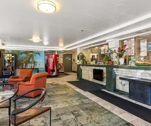 Photo 4 - Paradise Lodge - Canoga Park