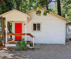 Photo 2 - Rouge Cobb Mountain Hotel - Cabin 1