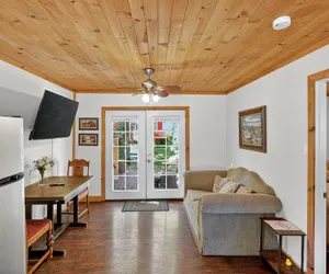 Photo 4 - Rouge Cobb Mountain Hotel - Cabin 1