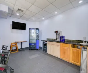 Photo 3 - Capital O Travelers Inn Lawton Fort Sill