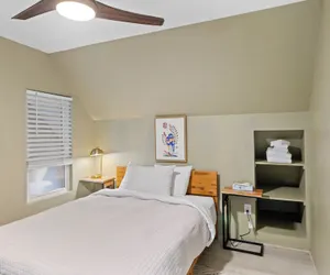 Photo 4 - Cozy Modern Home