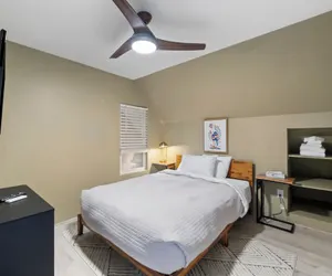Photo 3 - Cozy Modern Home