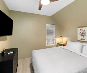 Photo 5 - Cozy Modern Home