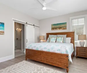 Photo 4 - Luxury Beach Condo 5 Min Walk to Beach Shops