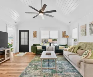 Photo 2 - New Listing Lux Beach House Dog Friendly