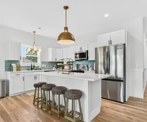 Photo 3 - New Listing Luxury House 5 Min Walk to Beach