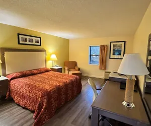 Photo 2 - COUNTRY HOST INN