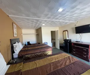 Photo 3 - Western Skies Motel