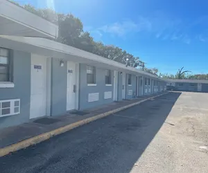 Photo 2 - Western Skies Motel