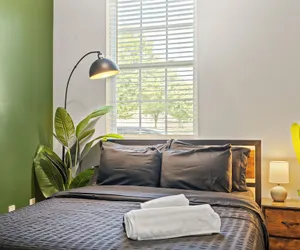 Photo 2 - Upscale King 3BR Townhouse in Pineville