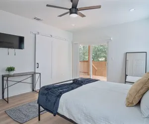 Photo 5 - Comfy and Happy Stays Near Riverwalk and Downtown!