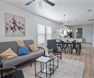 Photo 4 - Comfy and Happy Stays Near Riverwalk and Downtown