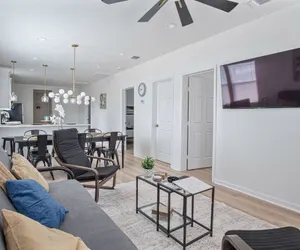 Photo 5 - Comfy and Happy Stays Near Riverwalk and Downtown