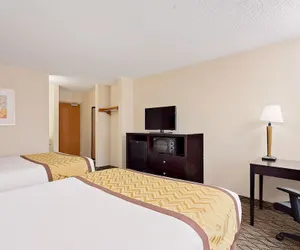 Photo 2 - Staywell Inn