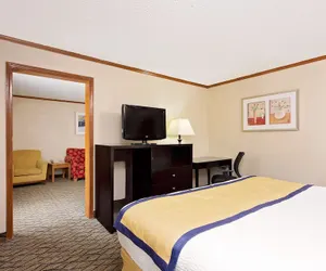 Photo 4 - Staywell Inn
