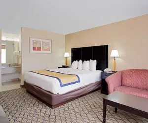 Photo 3 - Staywell Inn