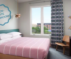 Photo 3 - The Cabins at East Austin Hotel