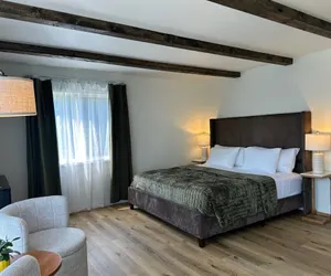 Photo 5 - The Juniper Motel & Resort