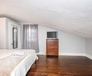 Photo 4 - Queen City Suites For 7