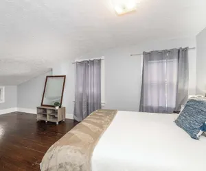 Photo 3 - Queen City Suites For 7